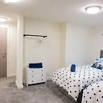 Basement Bliss Hideaway * Bradford (West Yorkshire)