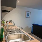Apartamento Basement Bliss Hideaway