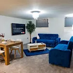 Apartamento Basement Bliss Hideaway