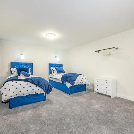 Basement Bliss Hideaway * Bradford