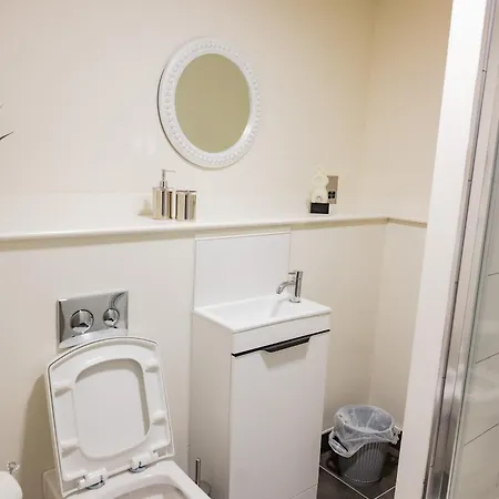 Basement Bliss Hideaway בראדפורד
