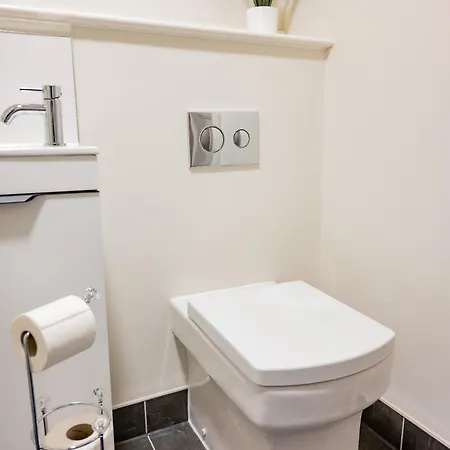 Basement Bliss Hideaway בראדפורד