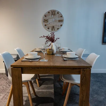 Basement Bliss Hideaway בראדפורד