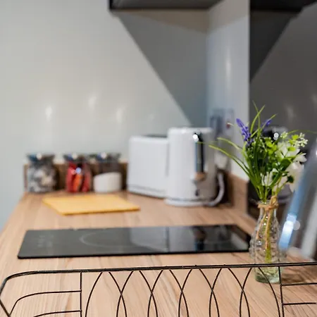 Basement Bliss Hideaway דירה