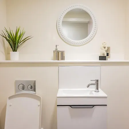 Basement Bliss Hideaway בראדפורד