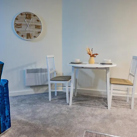 Basement Bliss Hideaway דירה