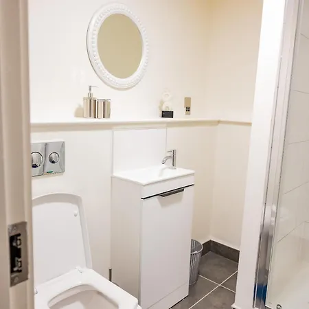 דירה Basement Bliss Hideaway בראדפורד