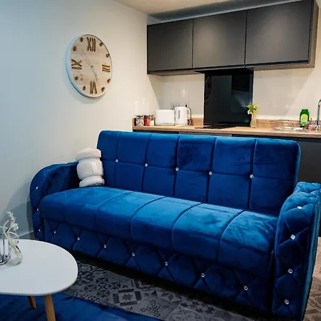 Basement Bliss Hideaway Апартаменты